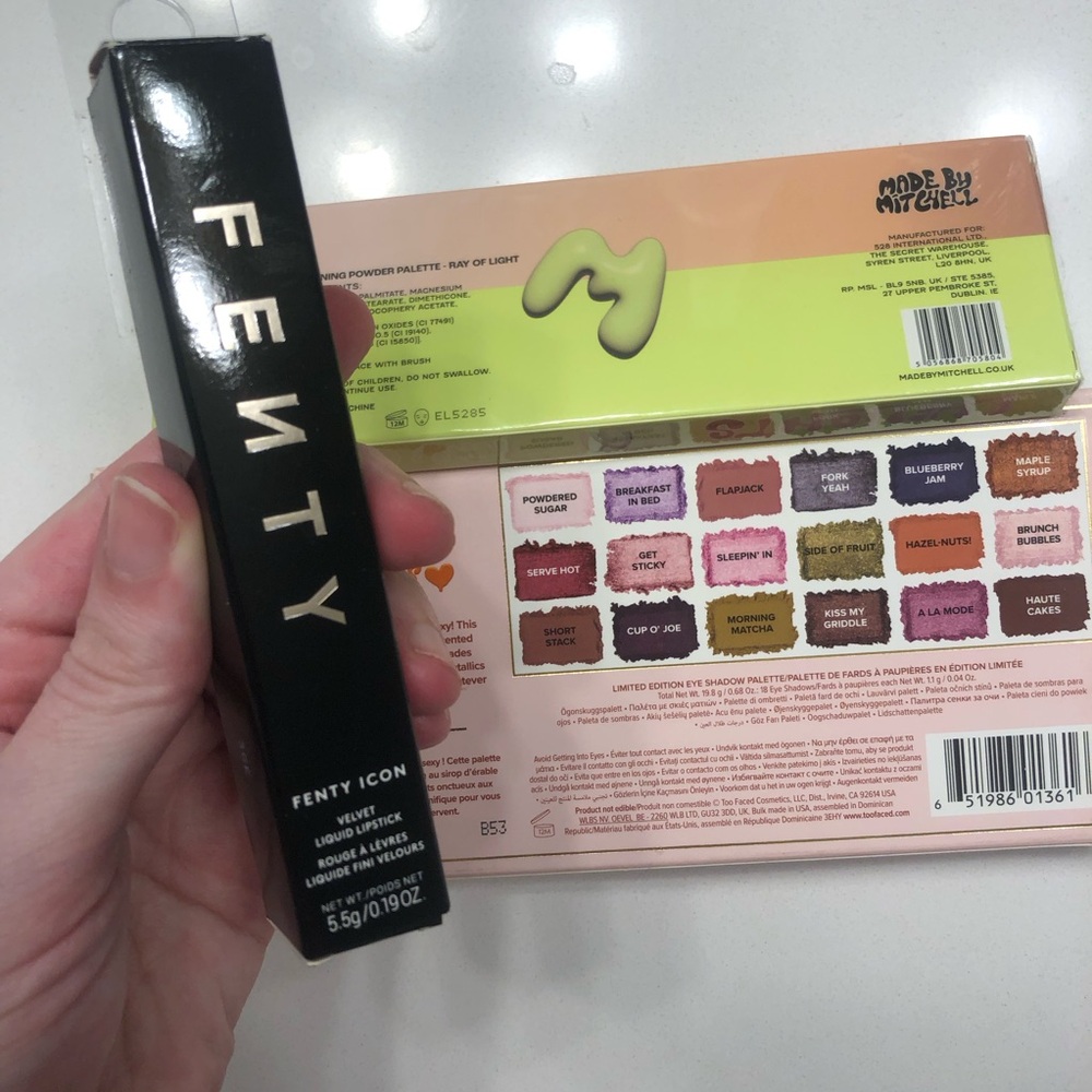 Makeup lot bundle - Picture 2 of 4